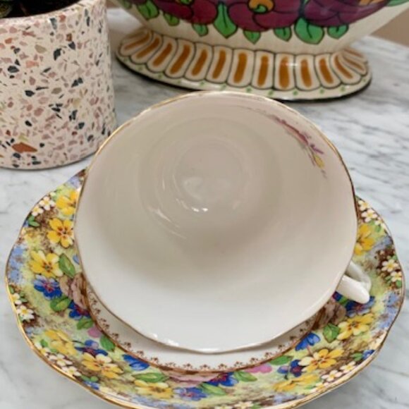 Colclough Bone China Made in Longton England Teacup & Saucer - Picture 3 of 3